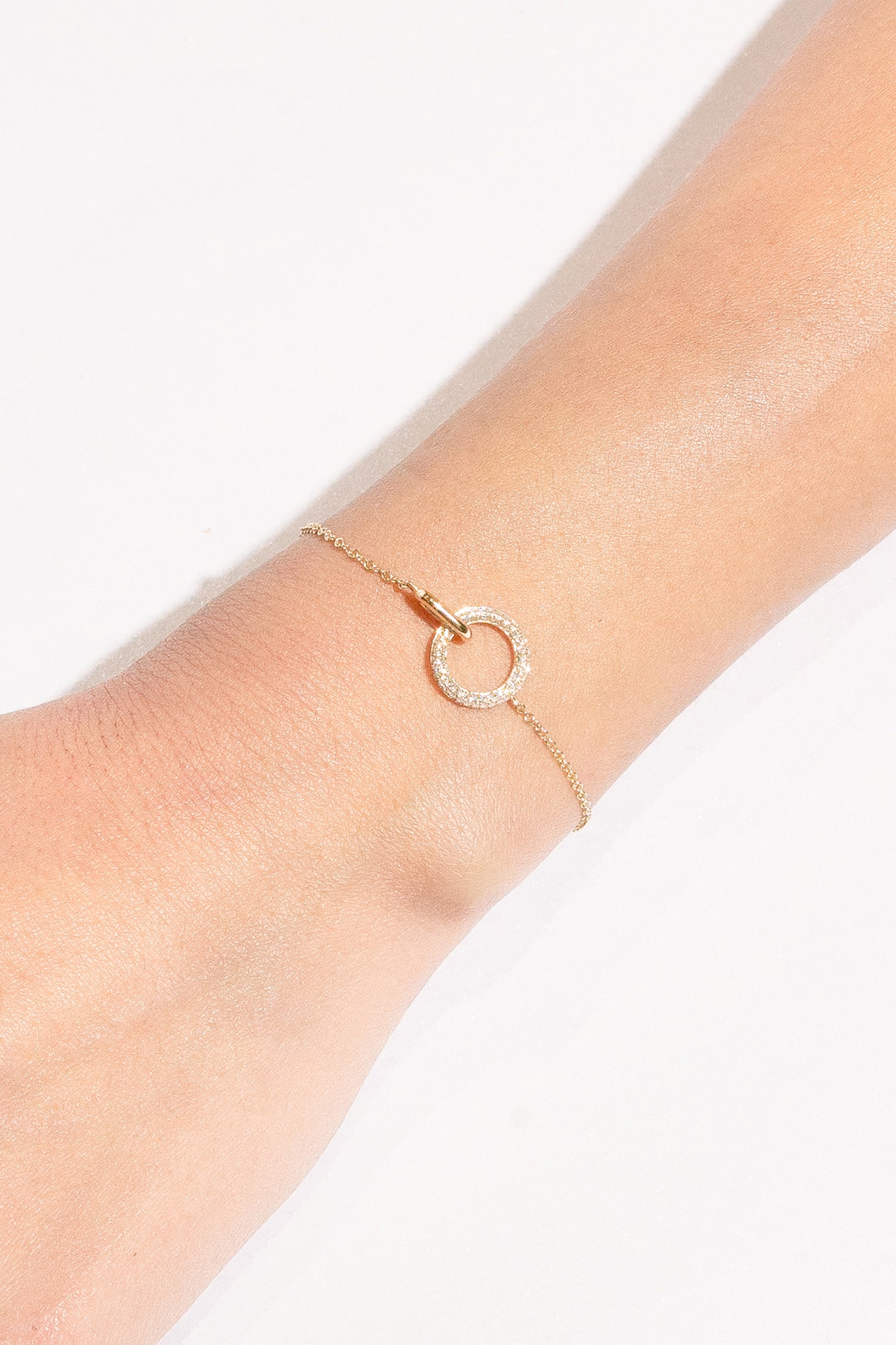 Round Interlocking Diamond Bracelet Secondary image