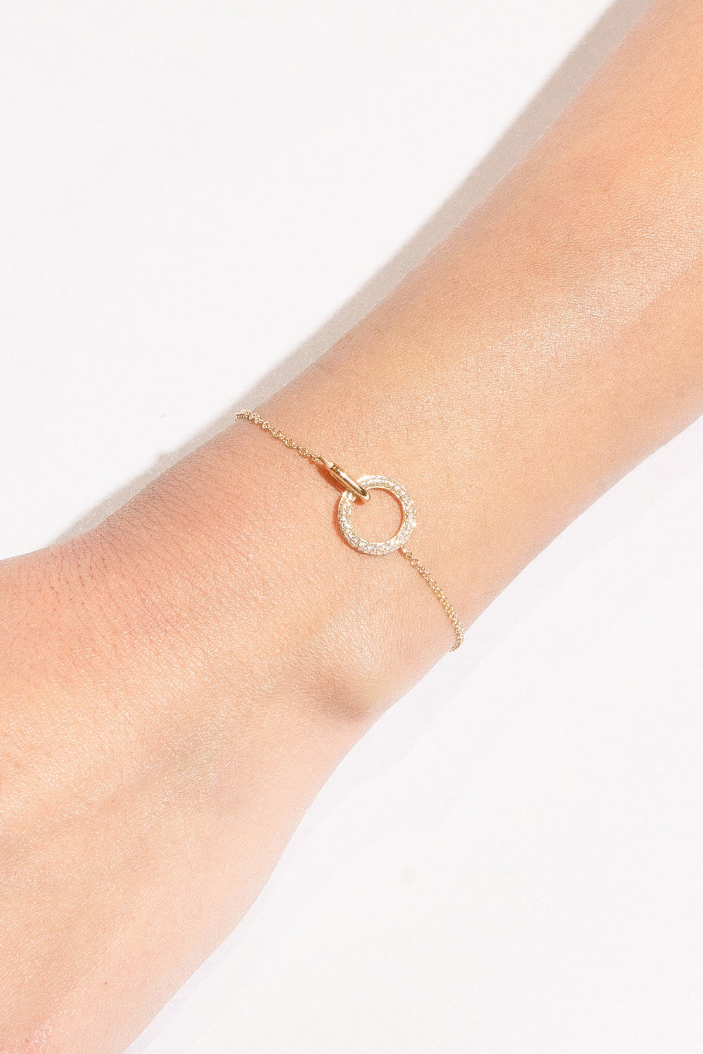 Round Interlocking Diamond Bracelet